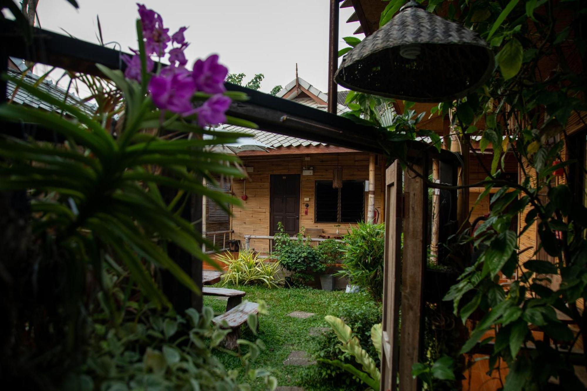 Boutique Hotel & Restaurant, Jaidee Bamboo Huts شيانغ ماي المظهر الخارجي الصورة