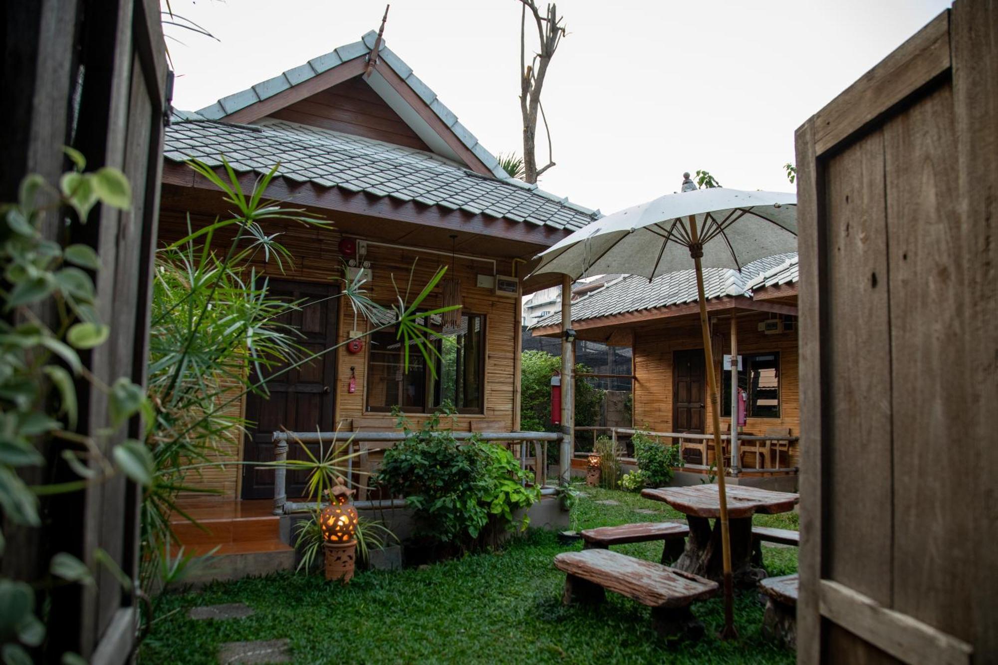 Boutique Hotel & Restaurant, Jaidee Bamboo Huts شيانغ ماي المظهر الخارجي الصورة