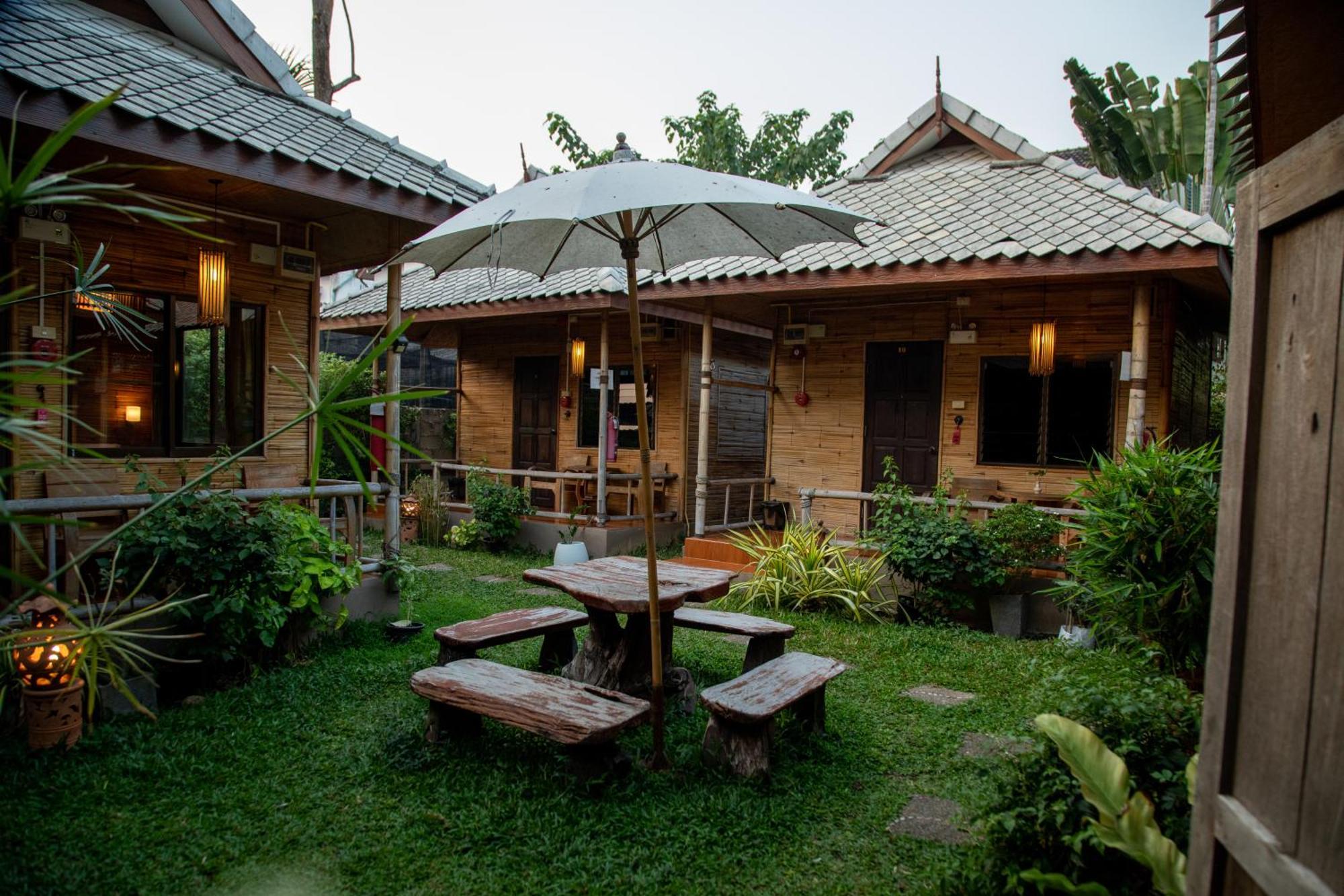 Boutique Hotel & Restaurant, Jaidee Bamboo Huts شيانغ ماي المظهر الخارجي الصورة